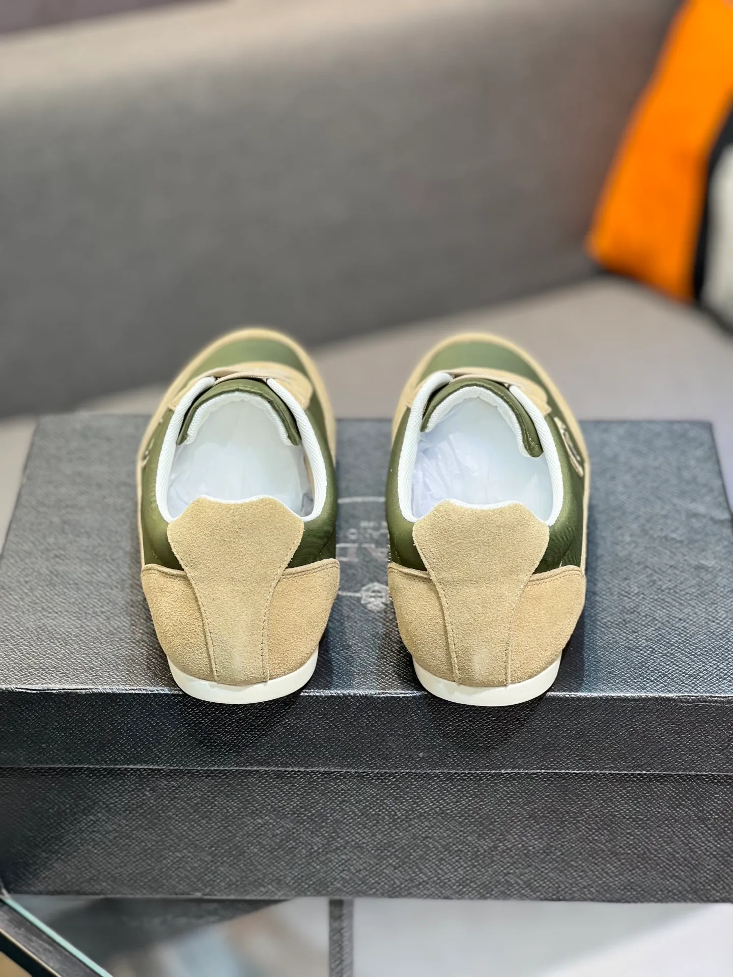 Men's shoes 💰440 PRADA (Prada) uses original cow suede, genuine leather lining, original foam wear-resistant soft outsole, casual sports version, young fashion, European and American trend, British style, actual picture color. Standard code: Men’s size 38/44 (45 can be customized)